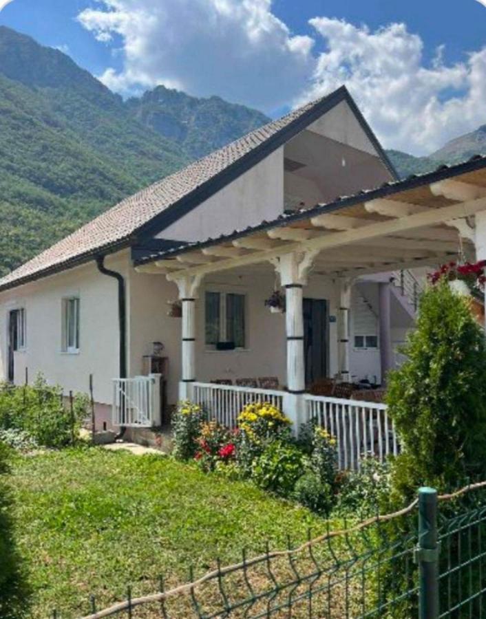Lola Guest House Vuthaj المظهر الخارجي الصورة