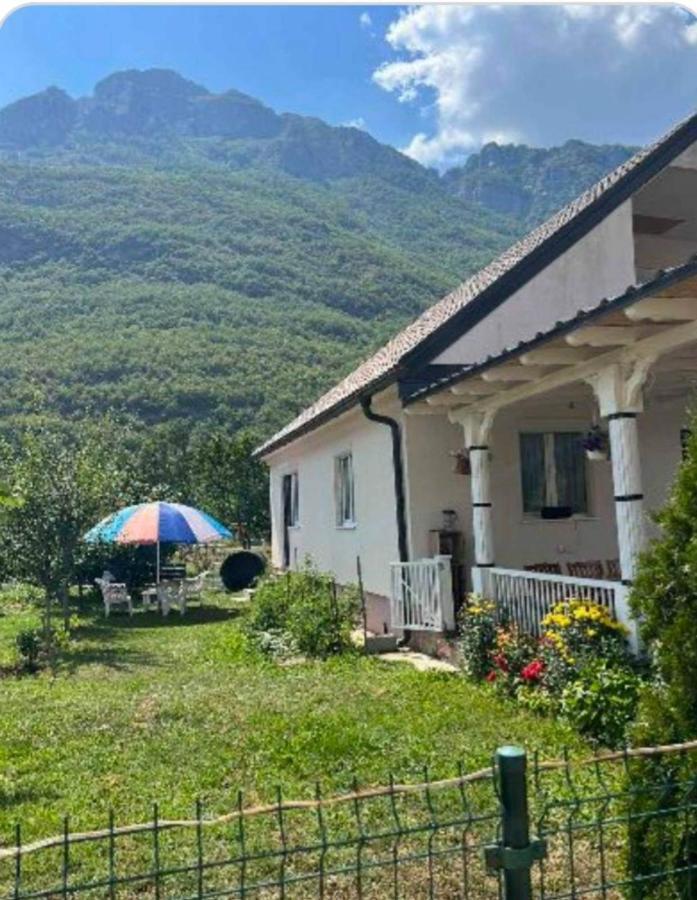 Lola Guest House Vuthaj المظهر الخارجي الصورة
