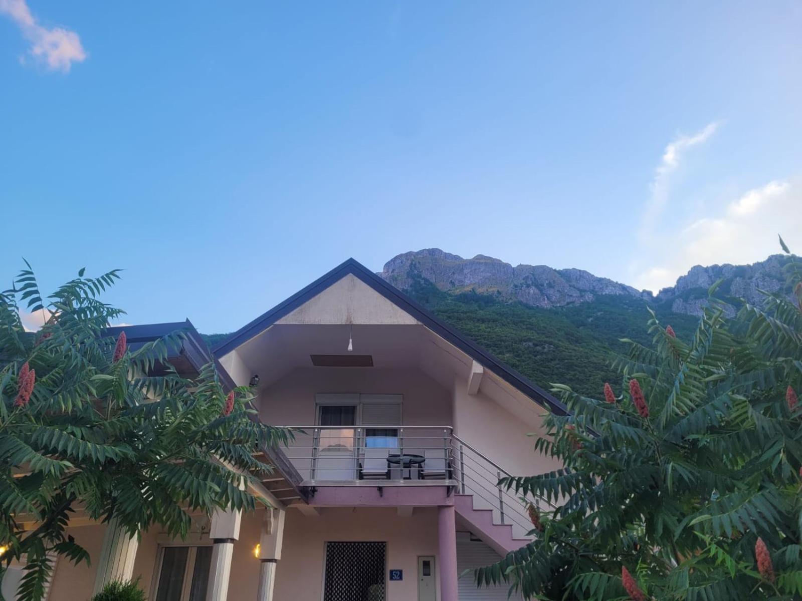 Lola Guest House Vuthaj المظهر الخارجي الصورة