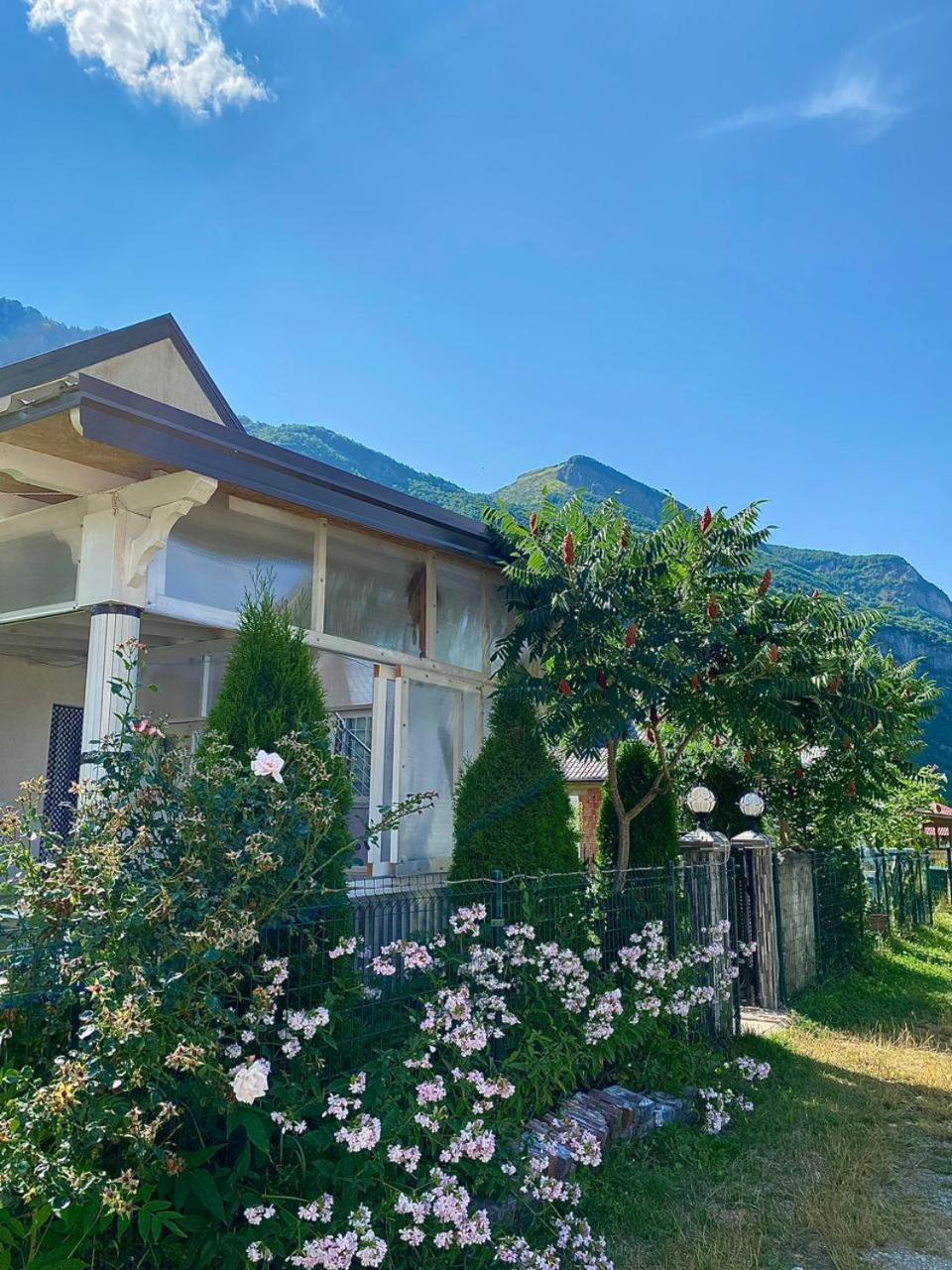 Lola Guest House Vuthaj المظهر الخارجي الصورة